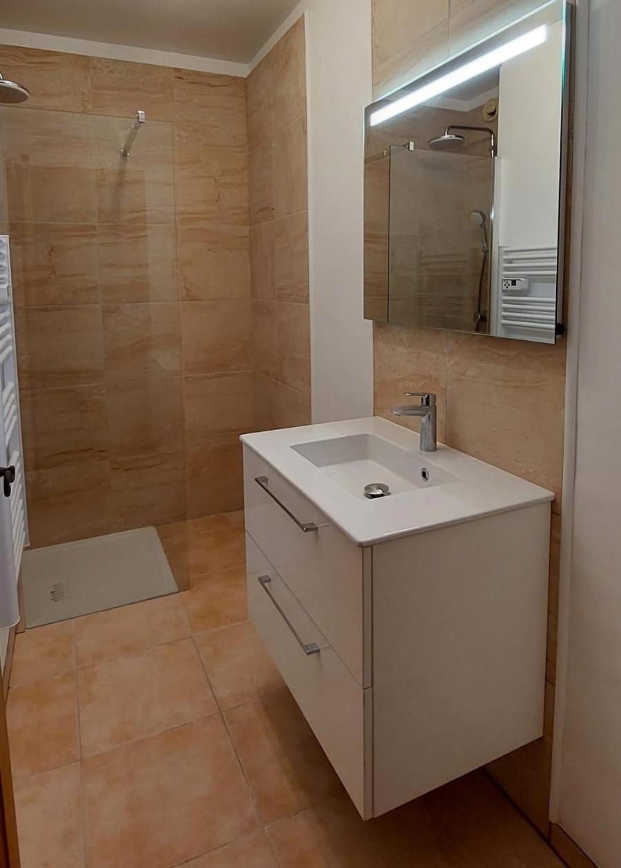 Grand T3 Lumineux Spacieux Propre, Tout Confort, Parking, Ascenseur, Emplacement Central Unique, Port-Commerces-Mer Et Plages A Pied, Location Du Samedi Au Samedi Sanary-sur-Mer Exteriör bild